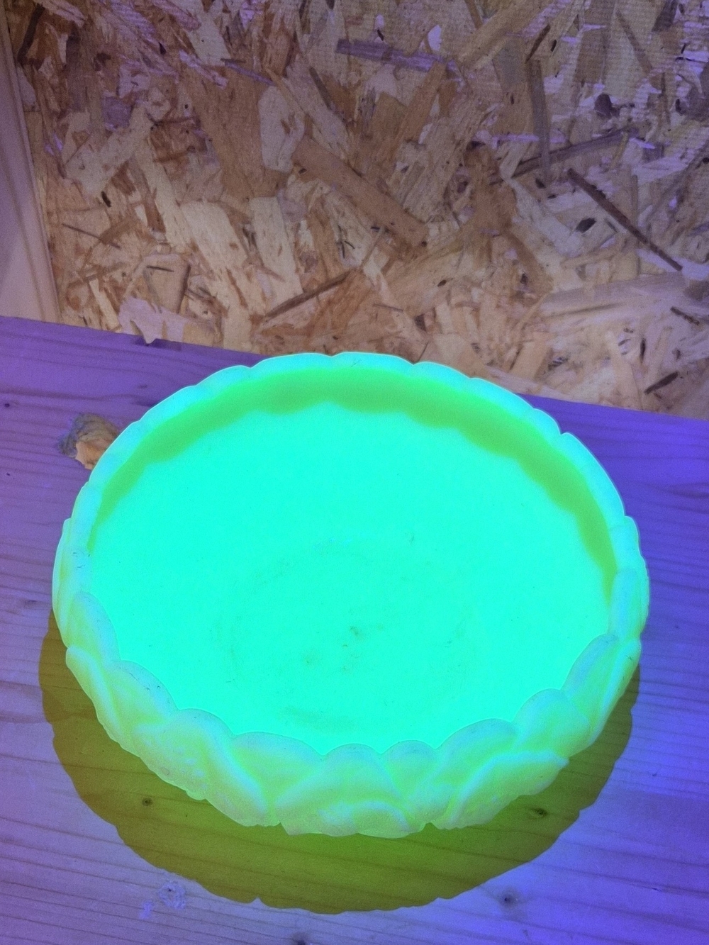 Vintage FENTON Art Glass Custard Satin 9" Round Uranium Bowl Water Lily Pattern